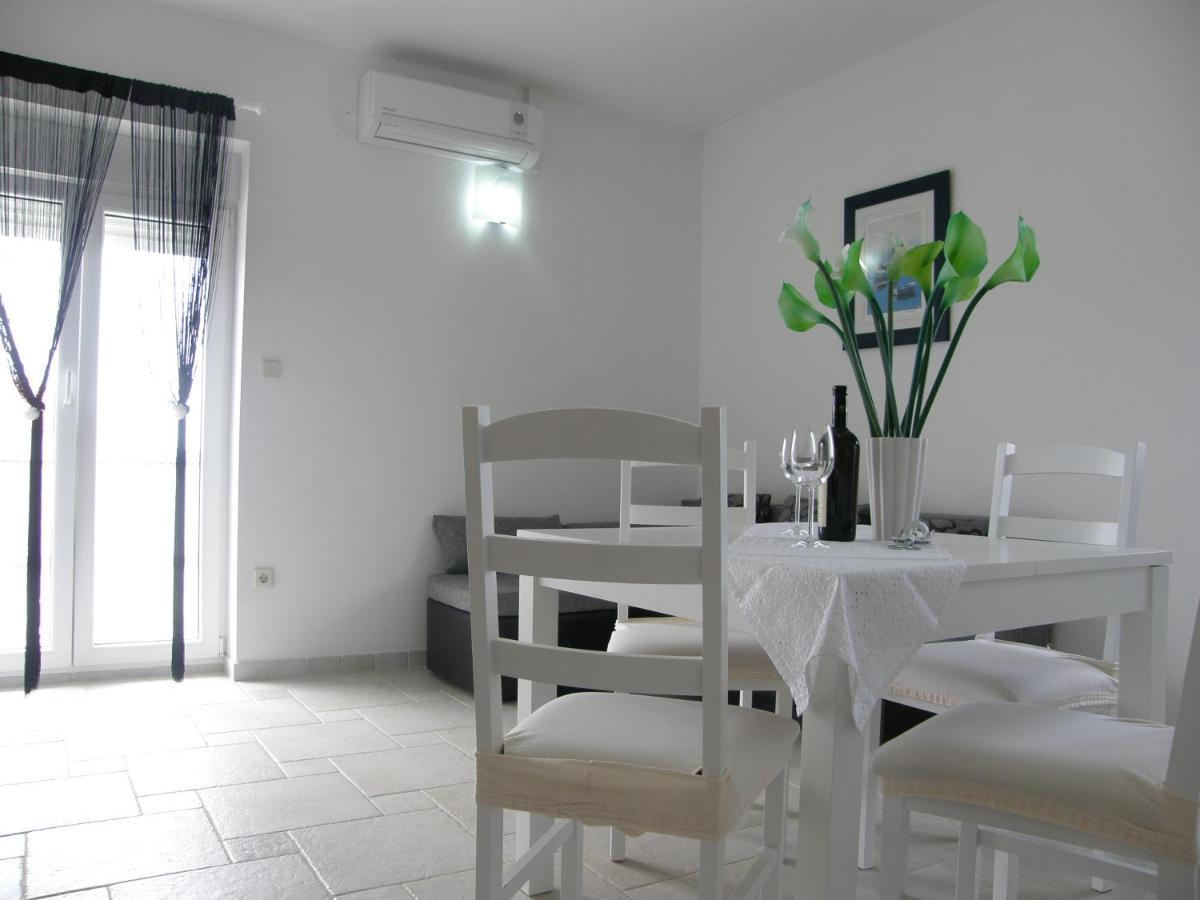 Apartments Belegrata Biograd Na Moru Quarto foto